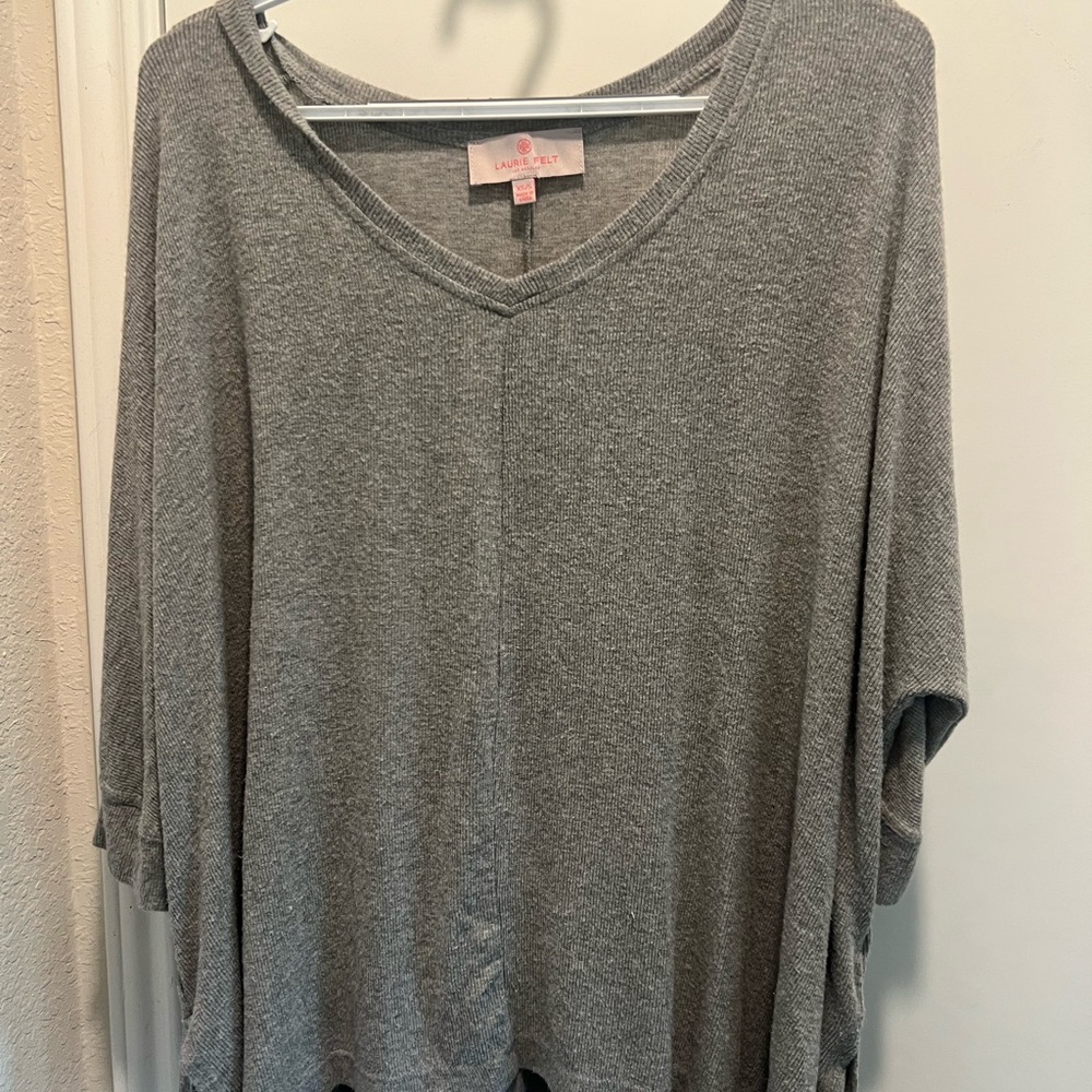 2 piece! Laurie Felt Bundle Soft Oversized Tops – XS/S – White & Gray